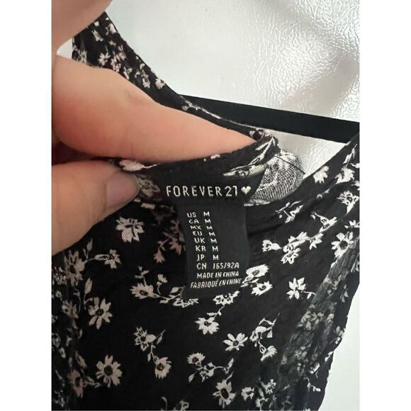 Forever 21 Floral Tank Top Woman’s Size Medium - Picture 6 of 6
